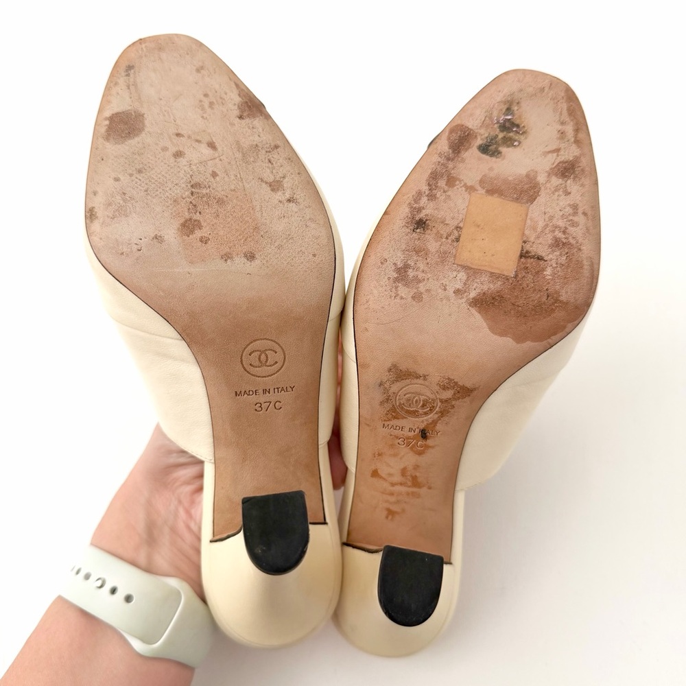 CHANEL || Ivory Leather Black Cap Toe CC Mule Heels Slides EU 37C - Picture 12 of 13